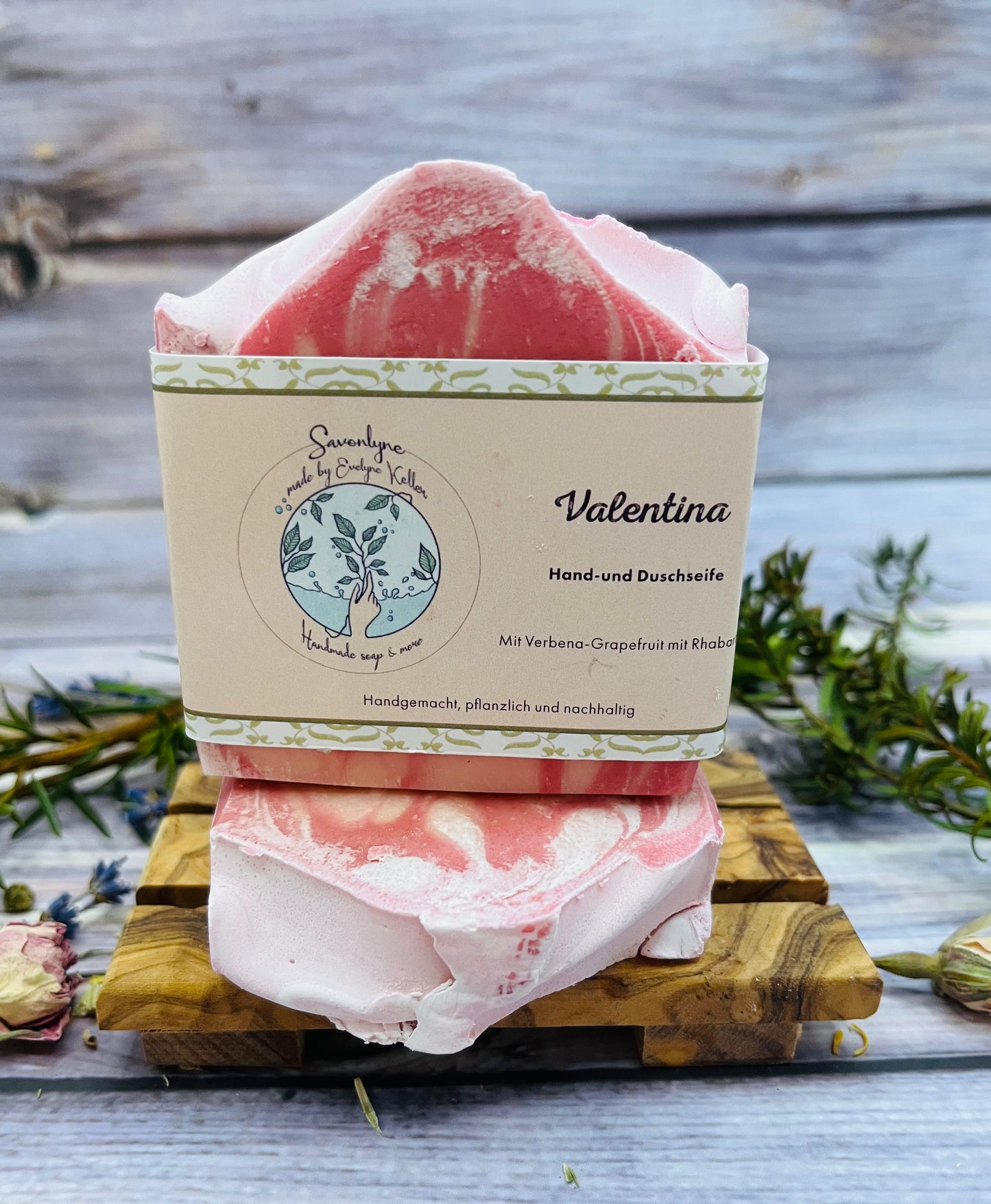 Valentina Seife mit Verbena und Rhabarber