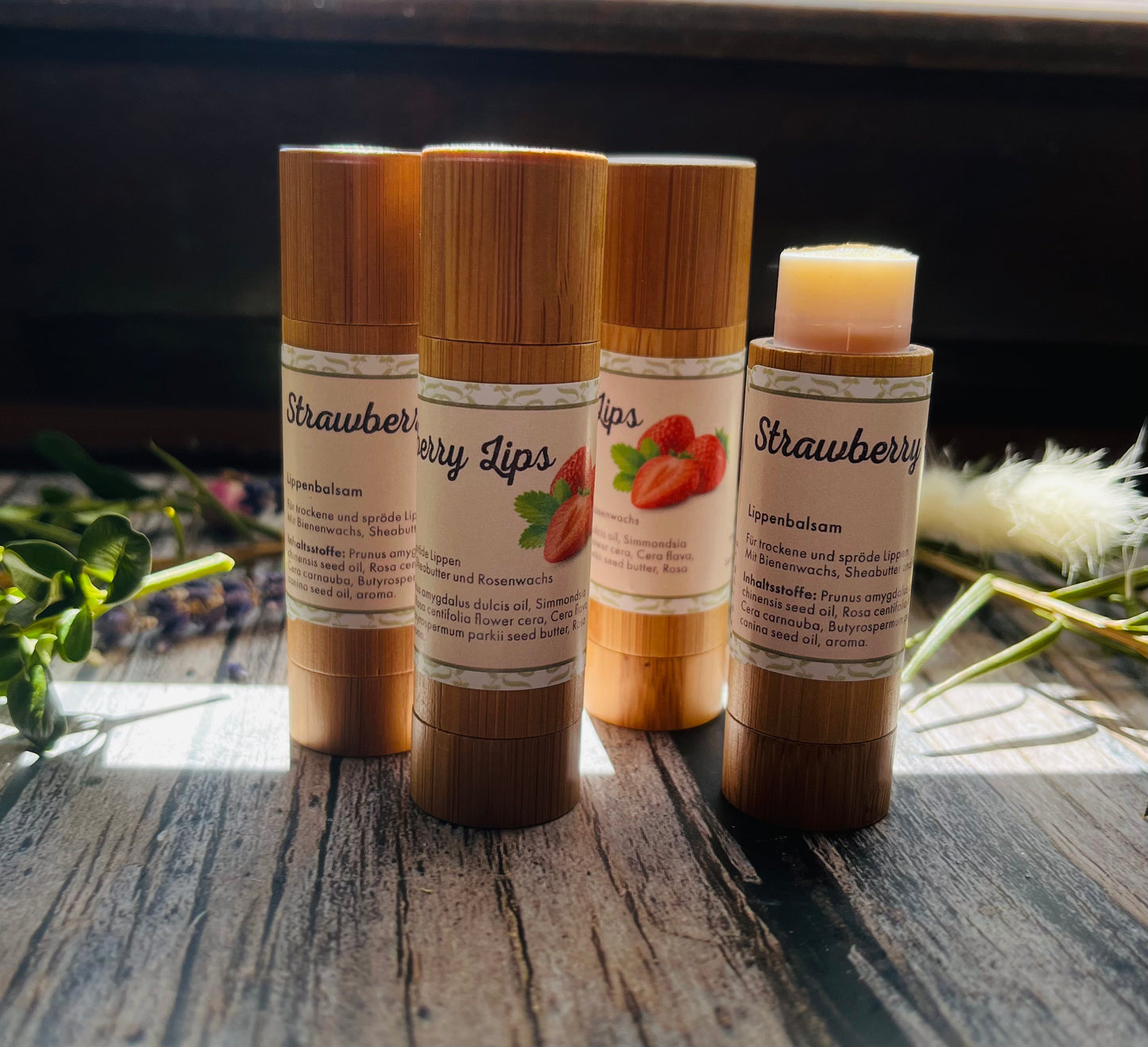 „Strawberry lips“ Lippenbalsam mit Bienen- und Rosenwachs - Erdbeeraroma